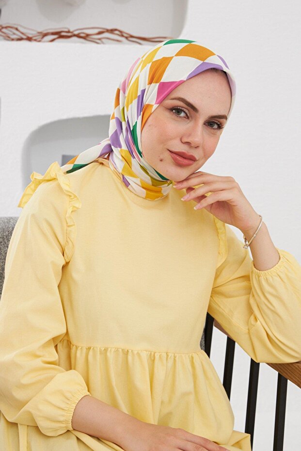 وشاح ناعم بتصميم هندسي من Relax باللون الأصفر 1139-05
