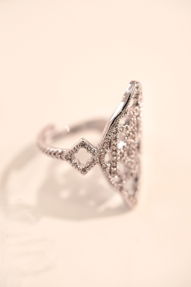 خاتم تايلور سويفت الأحمر - 3