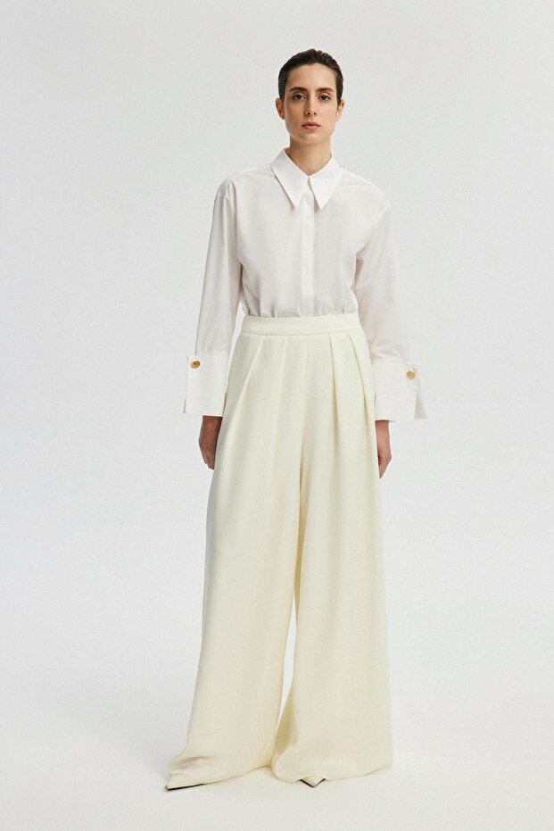 Spodnie satynowe – plisowany przód i szerokie nogawki - 2