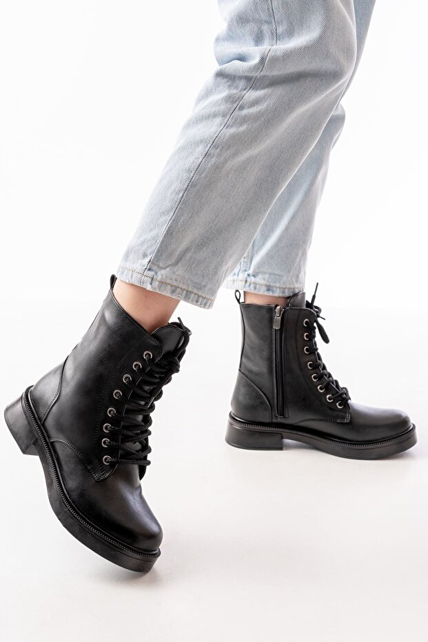 02-356 Black Flat Heeled Lace up Zippered Daily Women's Boots