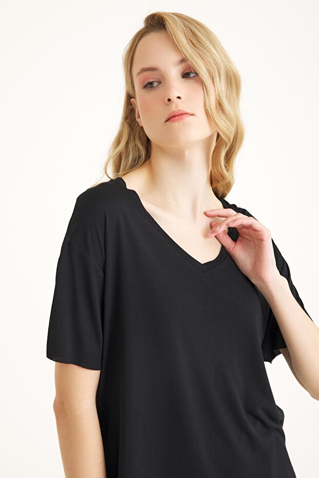 تي شيرت أساسي من القطن بفتحة رقبة على شكل حرف V - 6