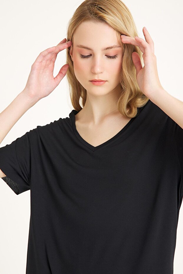 تي شيرت أساسي من القطن بفتحة رقبة على شكل حرف V - 3