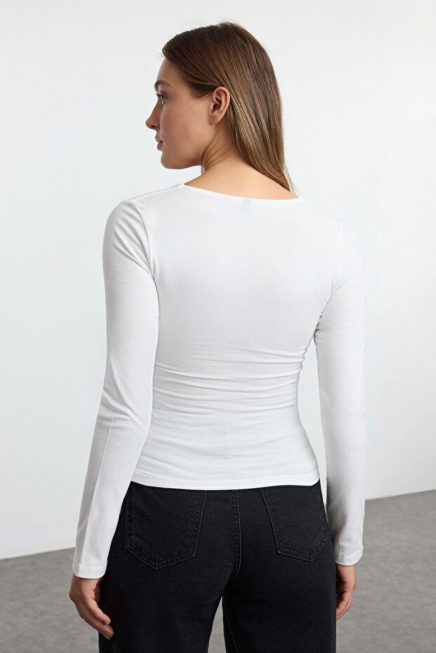 Ekru Kare Yaka Büzgü/Drape Detaylı Slim/Vücuda Oturan Örme Bluz TWOAW25BZ00194 - 5