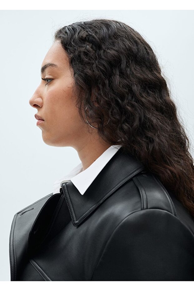 Deri görünümlü trençkot - 8