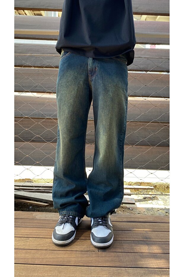 Retro baggy jean with green wash