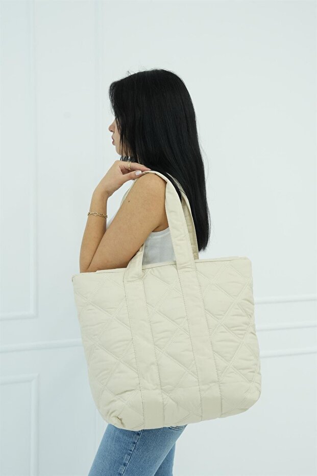 Cream Women's Quilted Pattern Puff Bag