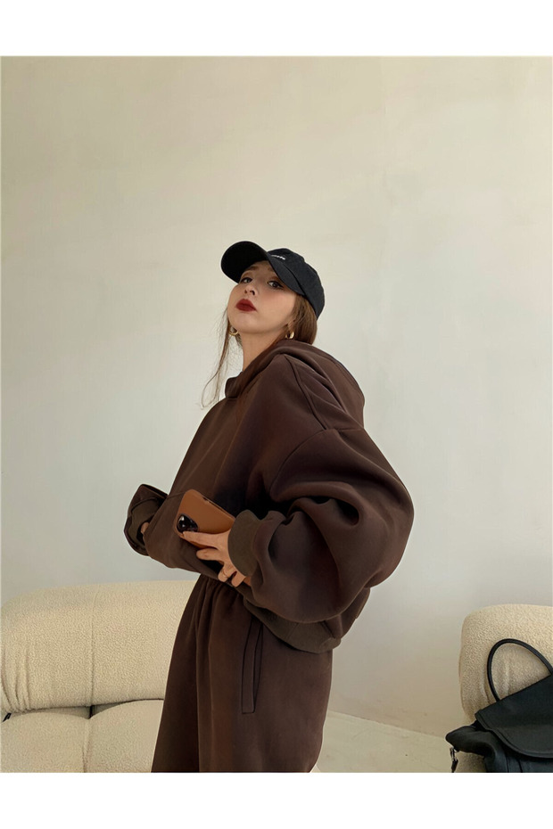 طقم بدلة رياضية نسائية مكونة من 3 خيوط من القطن مع جيب الكنغر وأرجل مطاطية مريحة كبيرة الحجم