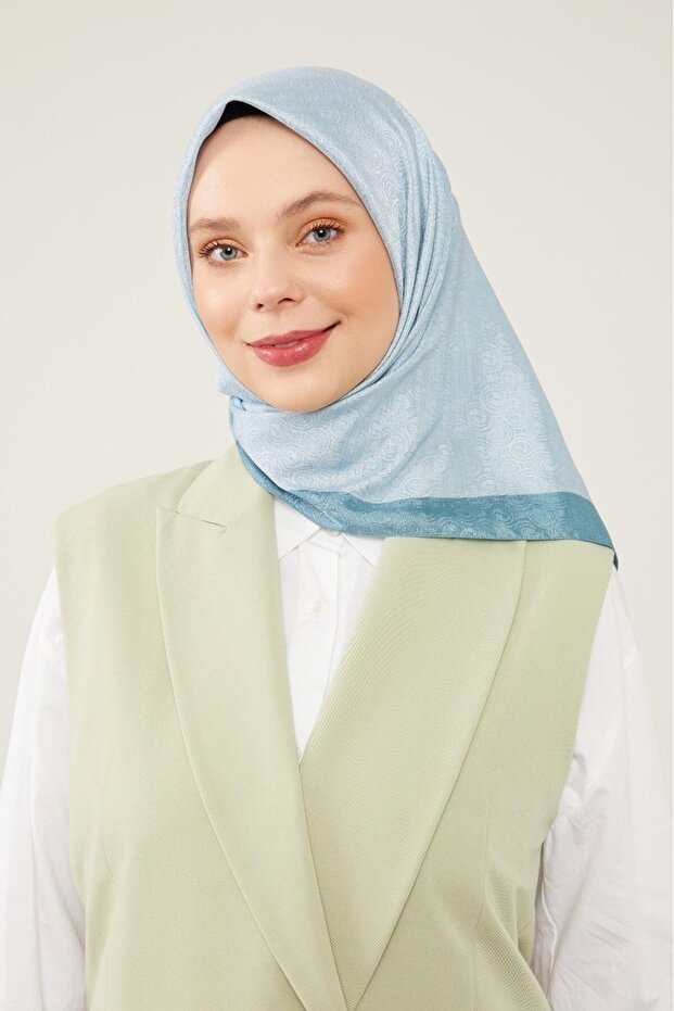 وشاح مونوغرام أزرق للأطفال