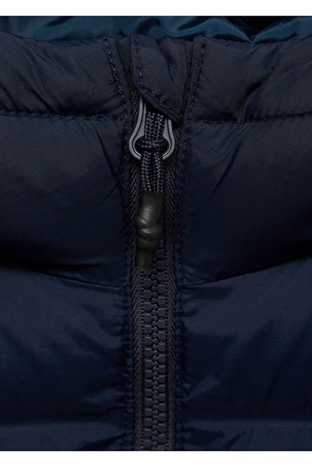 Kapüşonlu kapitone yelek - 6