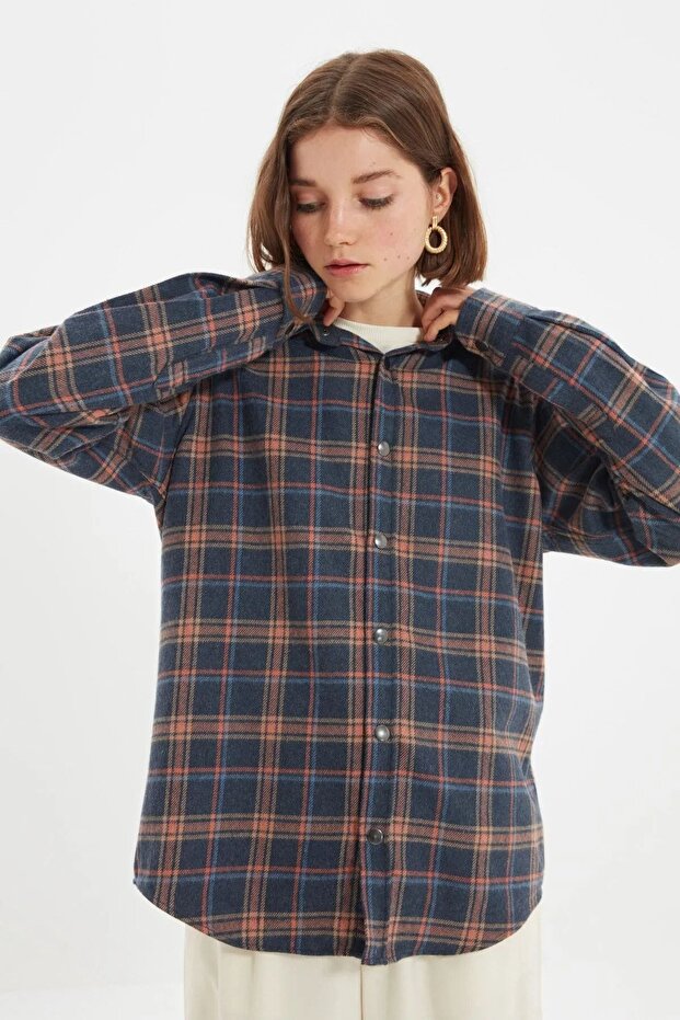 Lacivert Unisex Oversize Çıtçıt Kapamalı Oduncu Ekose Gömlek TMNAW22GO0745 - 5