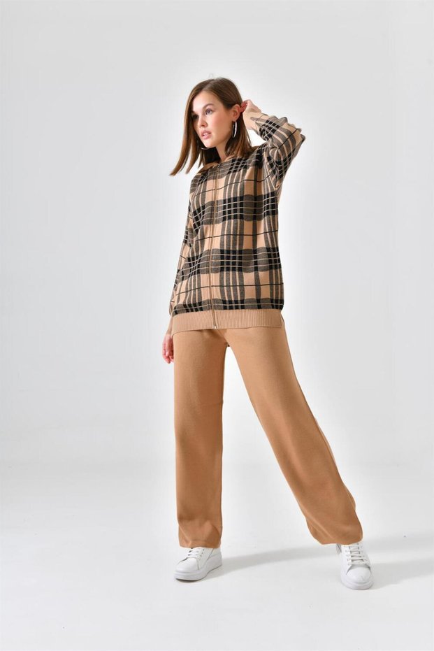 Women's Zipper Hood Detail Double Suit Biscuit 21-6038