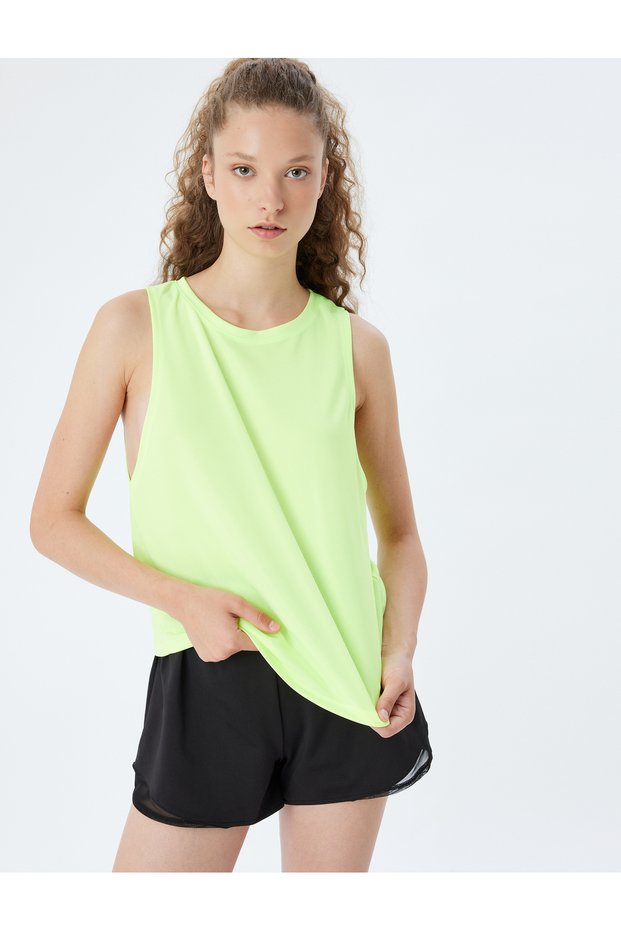 Relaxed Fit Athlete Undershirt - Sleeveless, Crew Neck, Back Window Detail