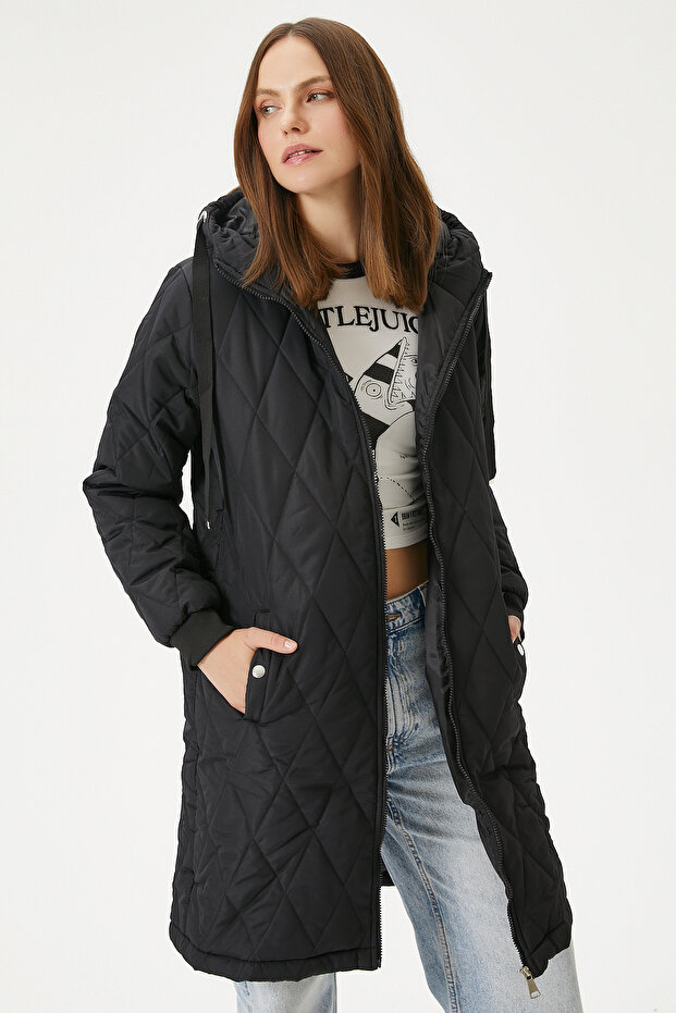 Women's Sporty Hooded Quilted Black Coat