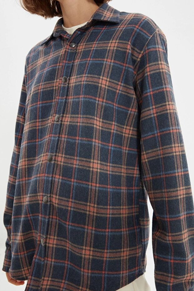 Lacivert Unisex Oversize Çıtçıt Kapamalı Oduncu Ekose Gömlek TMNAW22GO0745 - 3