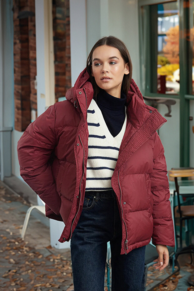 Bordo Oversize Kapüşonlu Kaz Tüylü Su İticili Şişme Mont TWOAW25MO00102 - 1