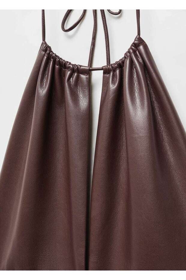 Deri görünümlü halter yaka elbise - 5