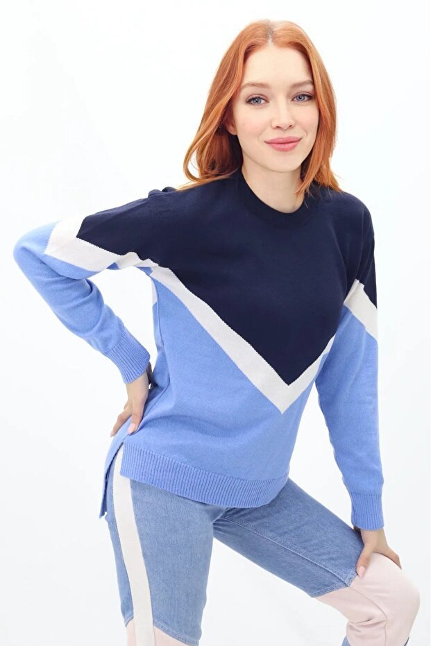 Bagel Collar Front V Model Sweater - 3