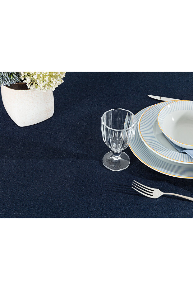 Brigitte Masa Örtüsü - 2