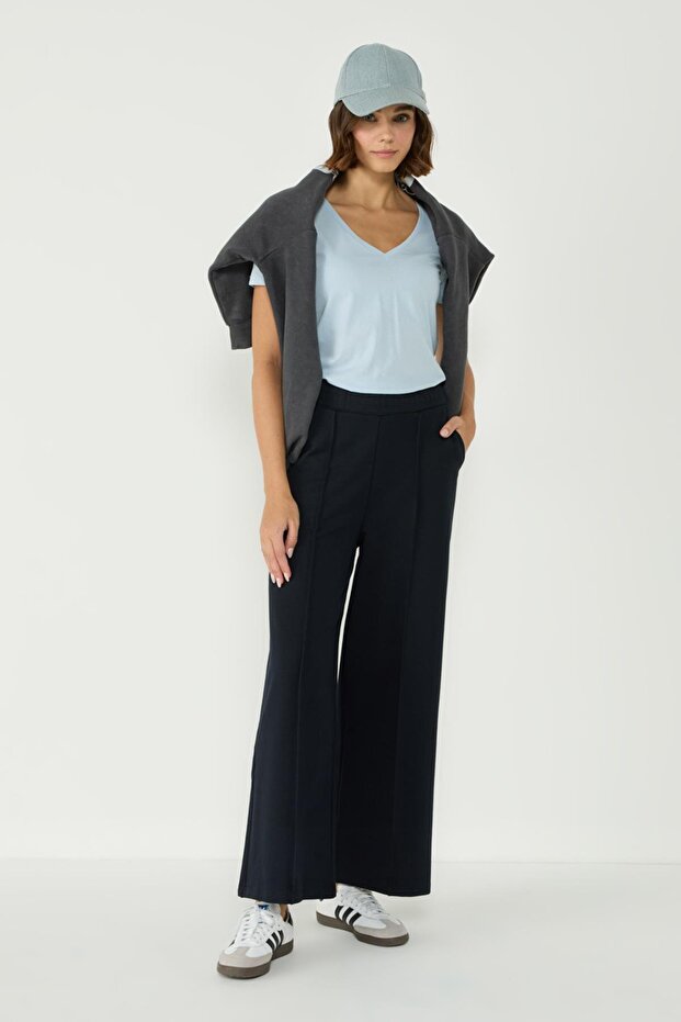 Woman's stitch detailed palazzo sweatpants 746 navy blue