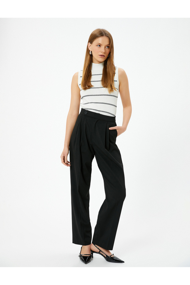 Sleeveless Stand Collar Striped Knitwear Top