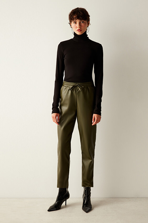 Dik Yaka Uzun Kollu Siyah Basic Üst - 4