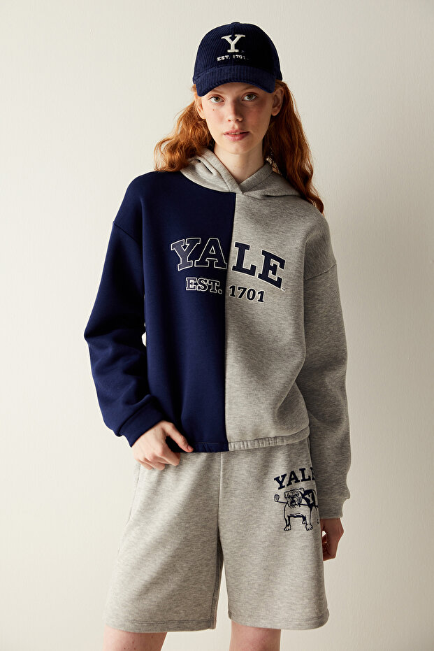 سويت شيرت بلونين مطبوع عليه شعار Yale - مجموعة فريدة من نوعها