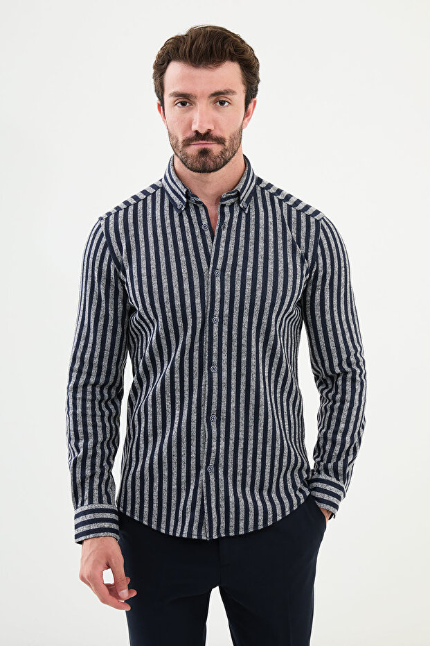 قميص بياقة مدببة - 1