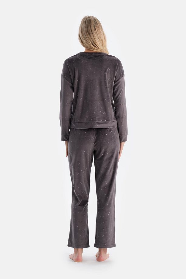 Siyah Parlak Yıldız Baskılı Uzun Kollu Kadife Pijama Takımı - 2