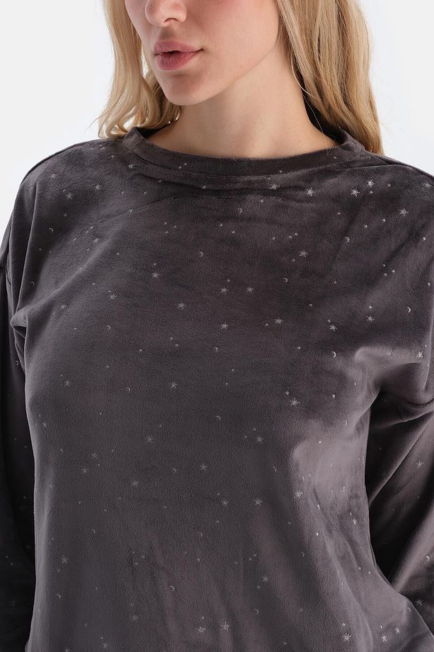 Siyah Parlak Yıldız Baskılı Uzun Kollu Kadife Pijama Takımı - 5
