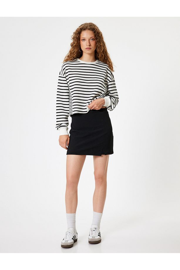 Krep Mini Şort Etek Yüksek Bel Slim Fit Yırtmaç Detaylı - 2
