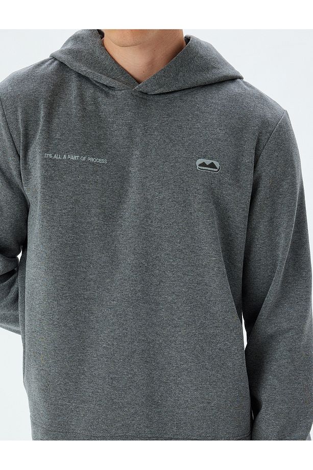 Slogan Işlemeli Yıkamalı Basic Pamuk Karışımlı Kapşonlu Sweatshirt - 5