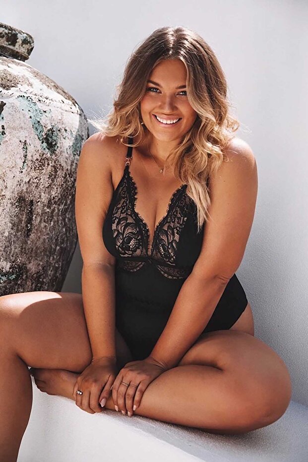 Női fekete, stílusos, különleges kialakítású, csipkés testű hálóing - 2