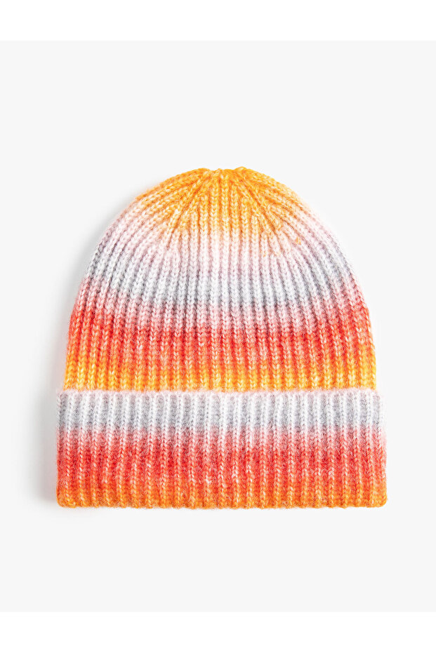 Elastic Knitted Beret with Folded Edges