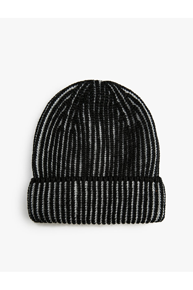 Basic Knitted Beret with Folding Detail