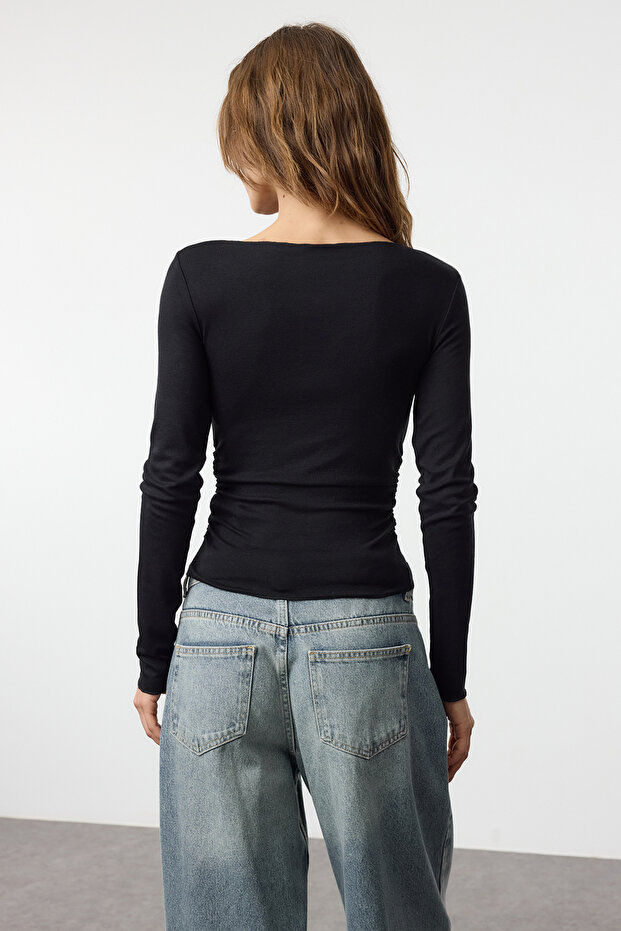 Siyah Viskon/Yumuşak Kumaşlı Fitted Büzgü/Drape Detaylı Kayık Yaka Esnek Örme Bluz TWOAW25BZ00225 - 5