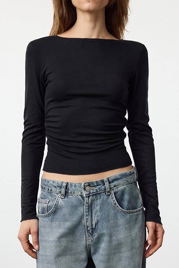 Siyah Viskon/Yumuşak Kumaşlı Fitted Büzgü/Drape Detaylı Kayık Yaka Esnek Örme Bluz TWOAW25BZ00225 - 4