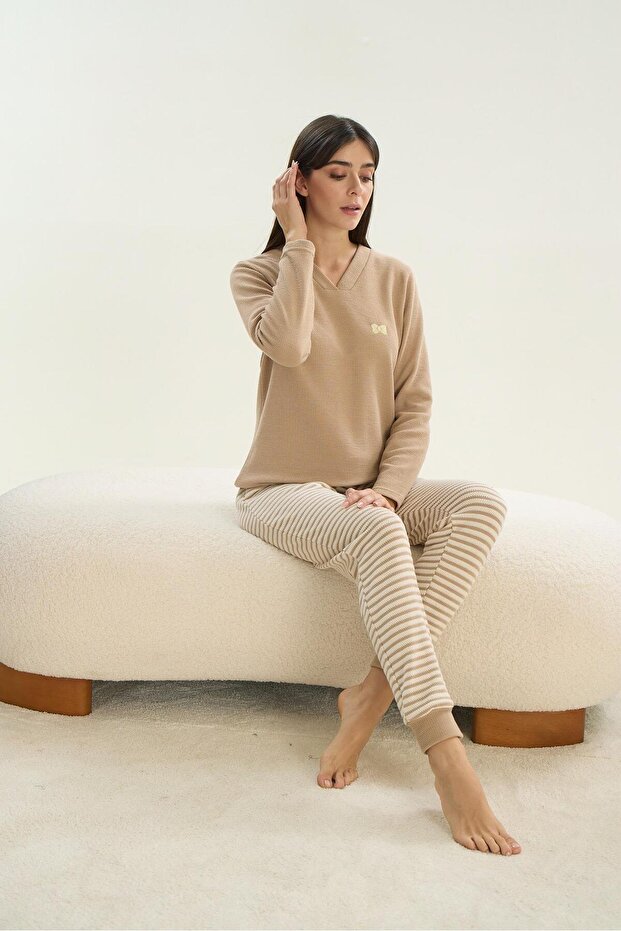 Women's V-Neck Long Sleeve Beige Pajamas Suit C0T8N0O61