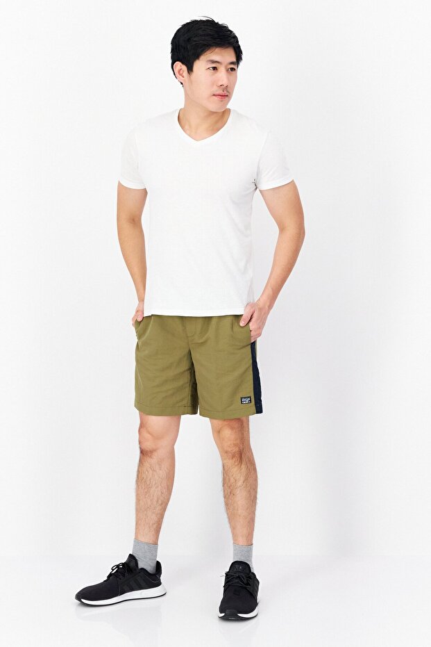 شورت رجالي أساسي بشعار العلامة التجارية، زيتوني - 2