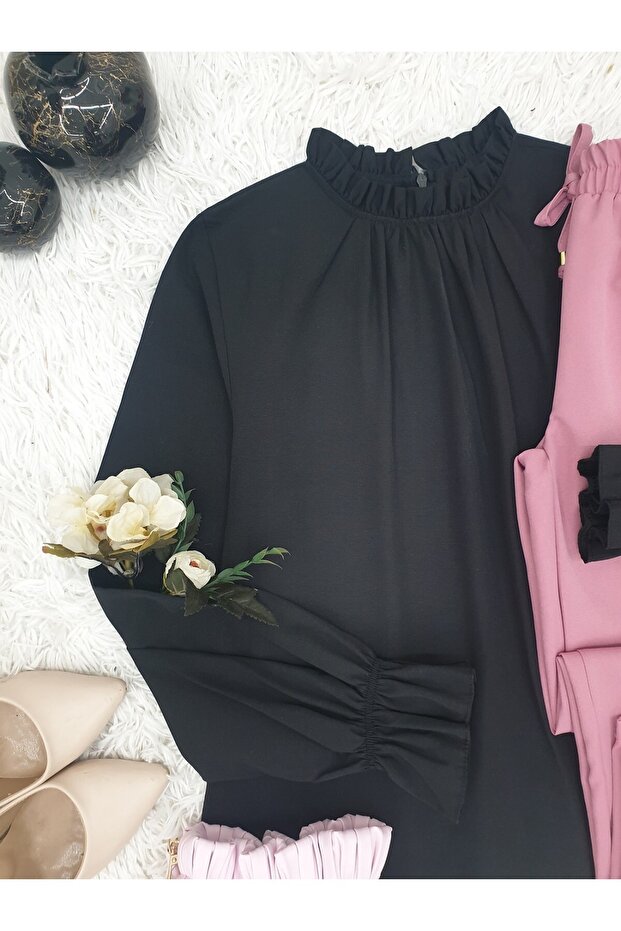 بلوزة بياقة مجمعة - أسود