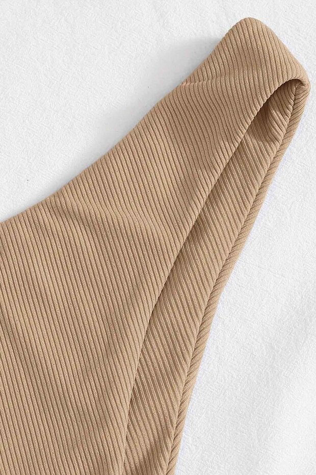 Şık Bikini Altı - 8