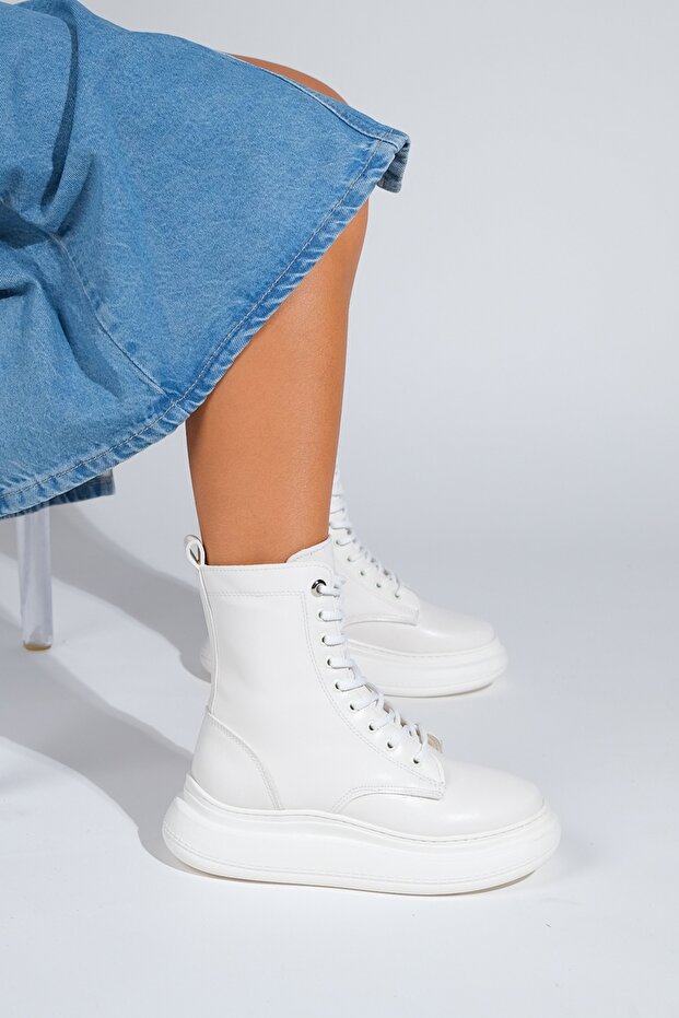 NICOLAS fehér fűzős cipzáras női csizma - 5