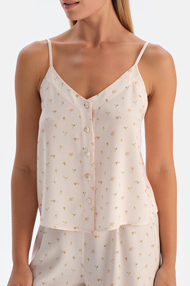 قميص بيجاما منسوج بنمط رفيع بأشرطة رفيعة باللون الأبيض الفاتح - 4