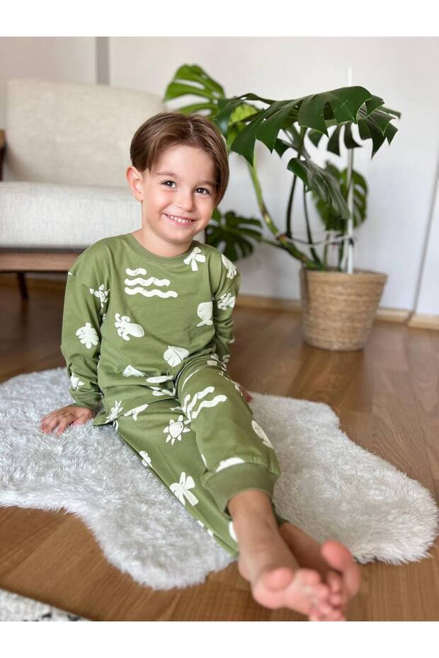 Boy's Leaf Patterned Pajama Set - 1