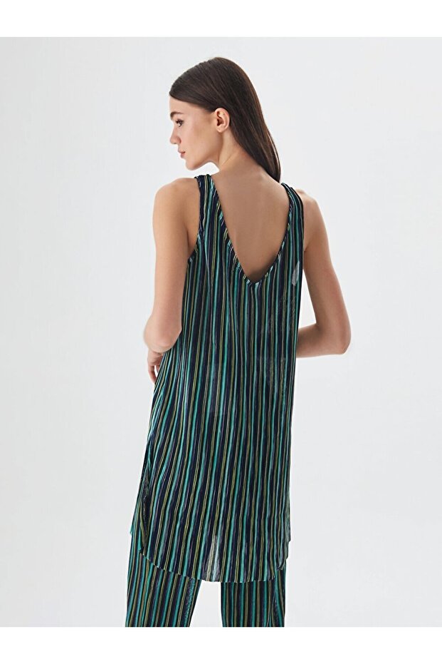 Çizgili V Yaka Elbise - 4