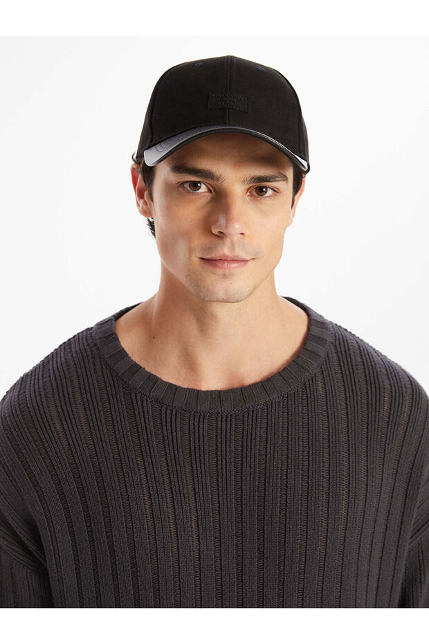 Create your style with uzg store: black suede look men's cap