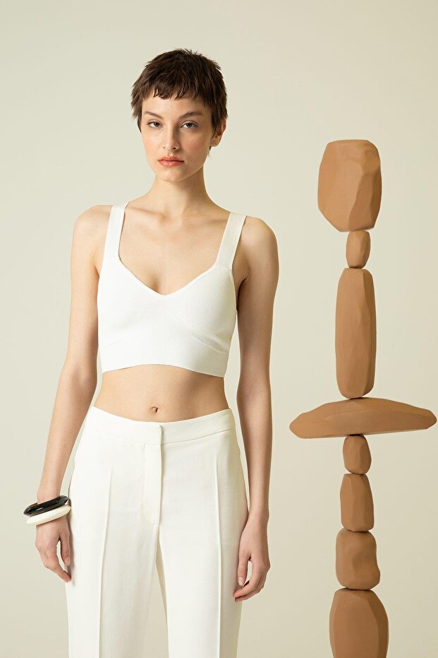 Askılı V Yaka Ekru Triko Top - 1