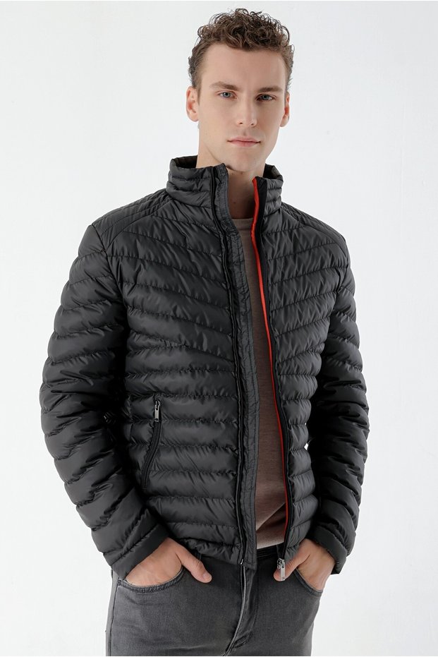 Black Water Repellent Windproof Dynamic Fit Comfortable Cut Inflatable Jacket