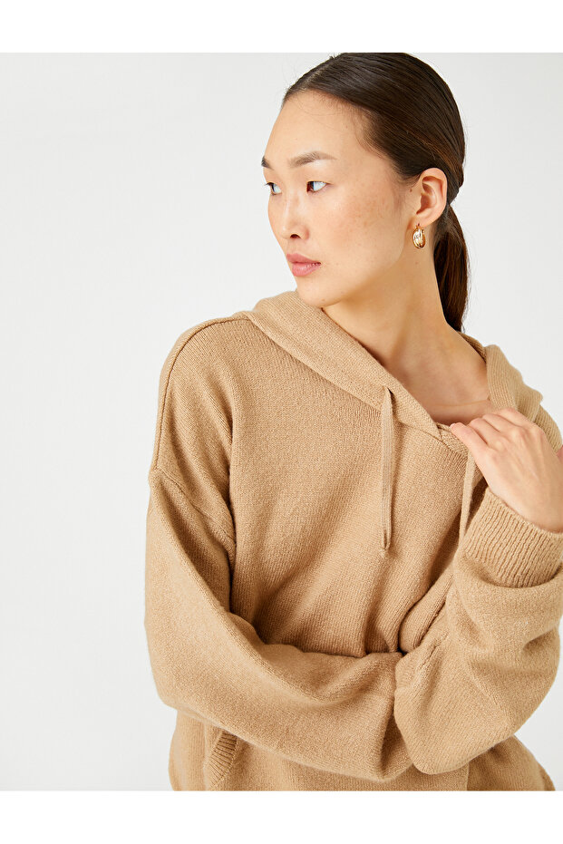 Oversize Knitwear Sweater with Hooded Kangaroo Pocket