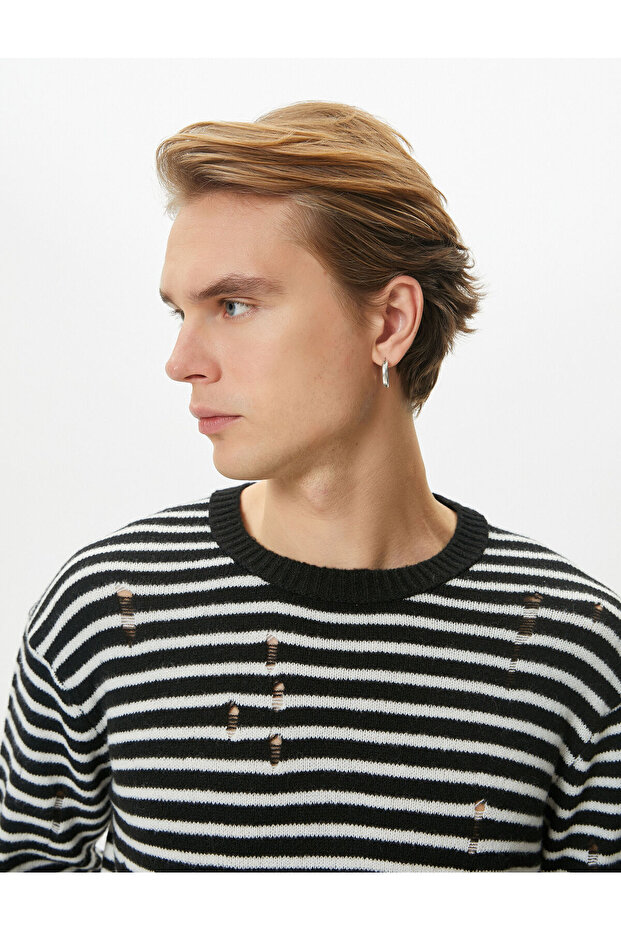 Ripped Sweater Knitwear Crew Neck Long Sleeve