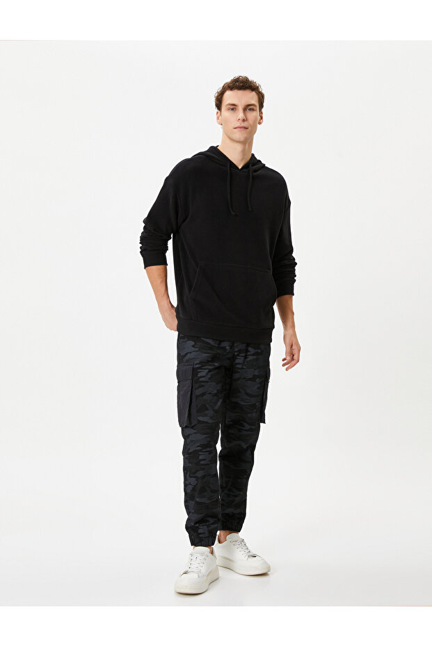 Basic Hoodie Kangaroo Pocket Relaxed Fit Long Sleeve